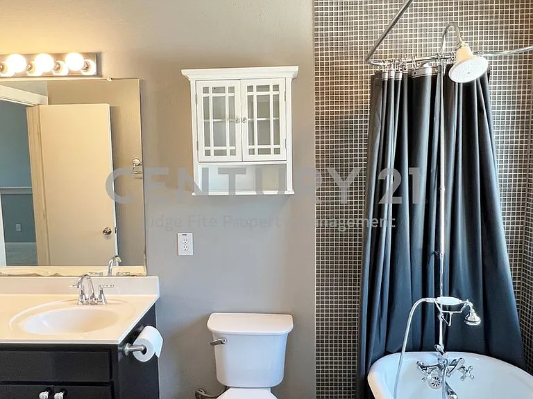1813 S Ervay St — Photo 22