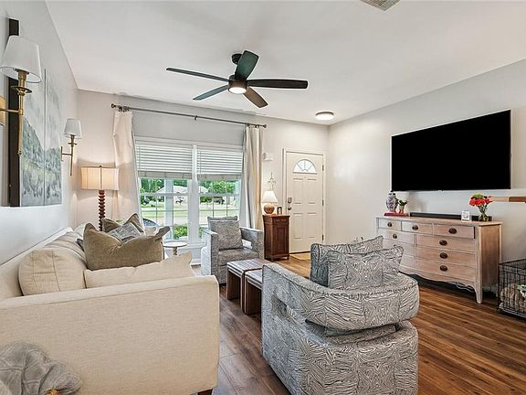 2nd image of 308 Fountains Park Blvd