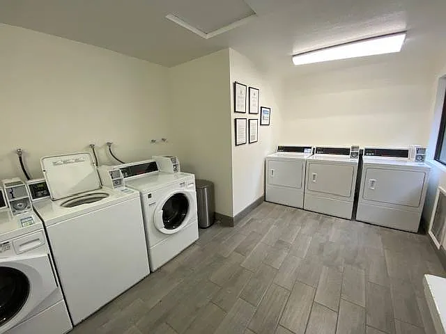 Dela Vina Apartments — Photo 7