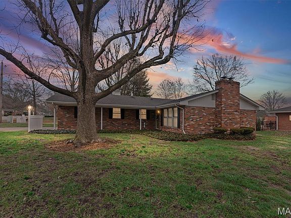 3rd image of 3413 Greenwood Ln