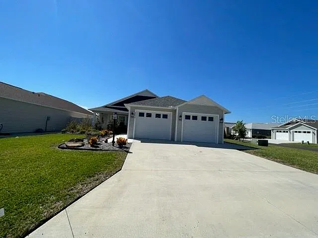 3 bed, 2.0 bath, 1647 sqft, $2,635 — Photo 2