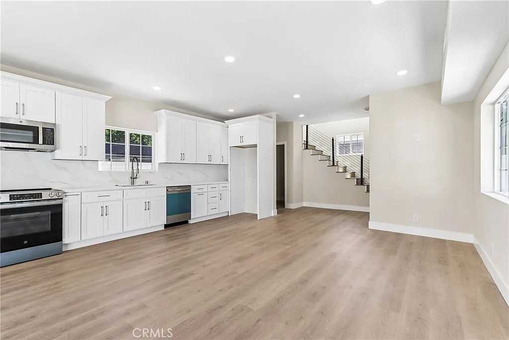 2 bed, 1046 sqft, $3,800 — Photo 4