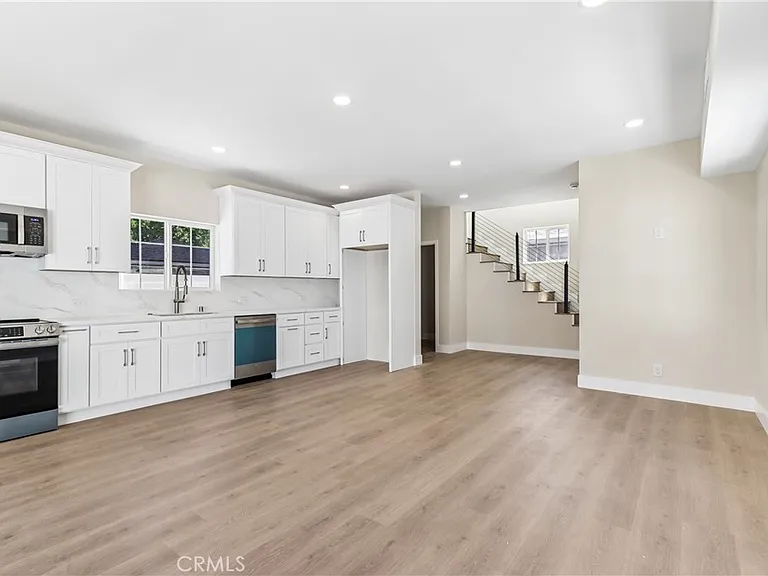21233 Lopez St — Photo 4