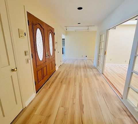 3rd image of 2441 Dresden Pl