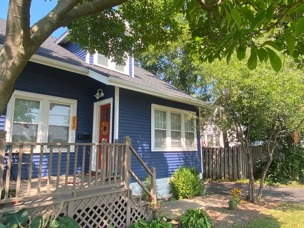 216 N Archer Ave, Mundelein, IL 60060