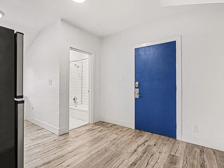 1159 N Corona St — Photo 8