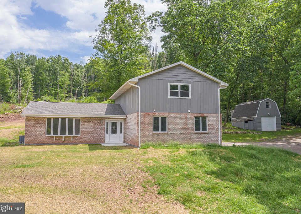 1st image of 350 Blue Mountain Dr