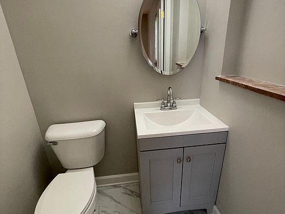 2nd image of 10820 Ashford Dr