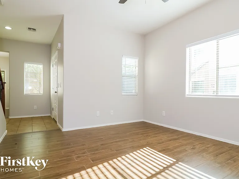 10323 W Via Del Sol #383 — Photo 3