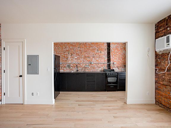 2nd image of 27 E Willis St #C