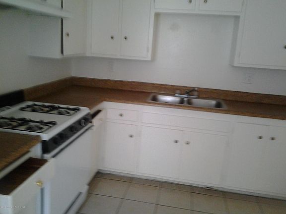 3rd image of 312 N Camellia Ave