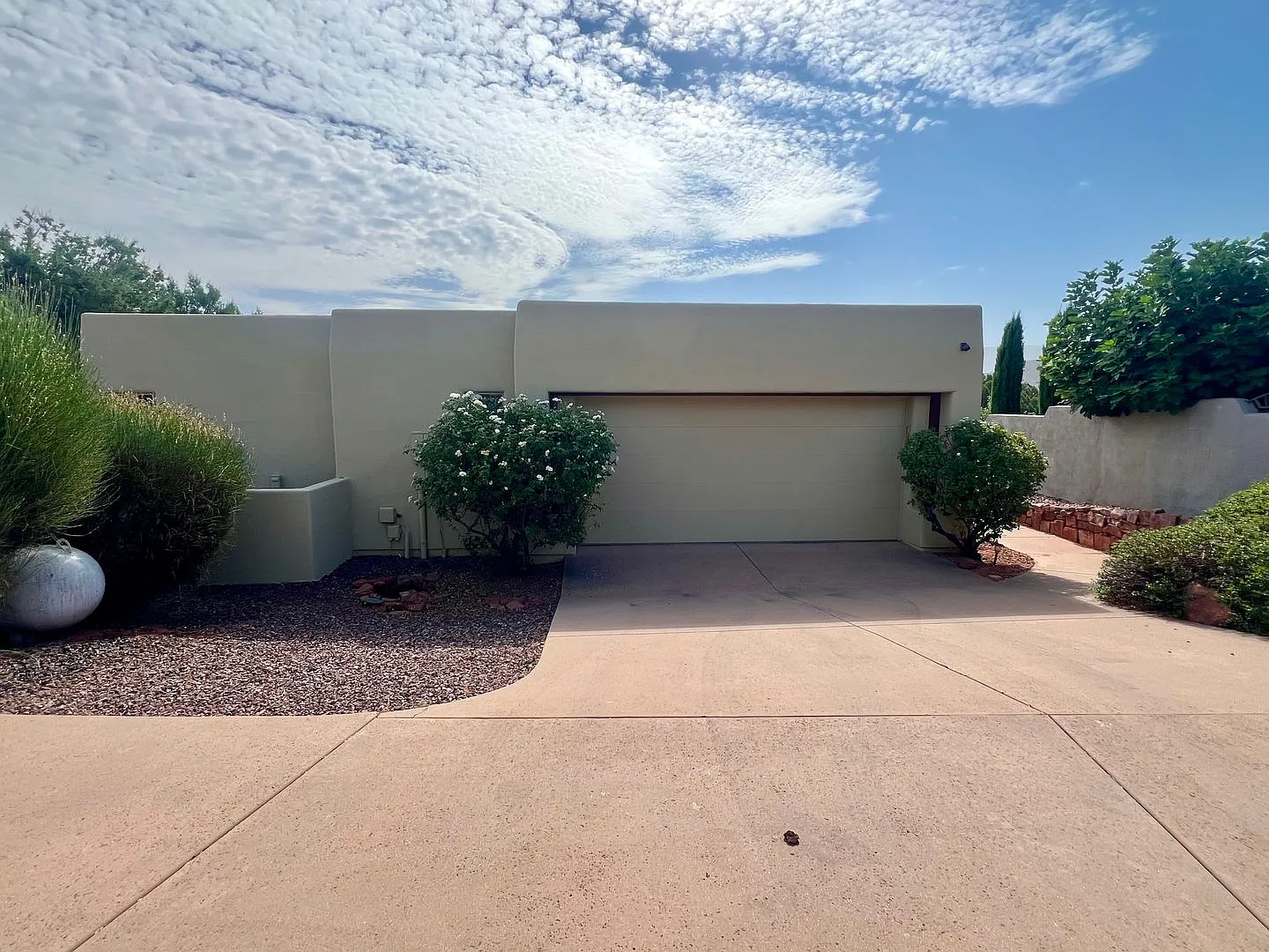 Unfurnished, 1-Year Long-Term Rental — Photo 4