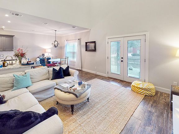 4th image of 203 Brentwood Dr E APT 21