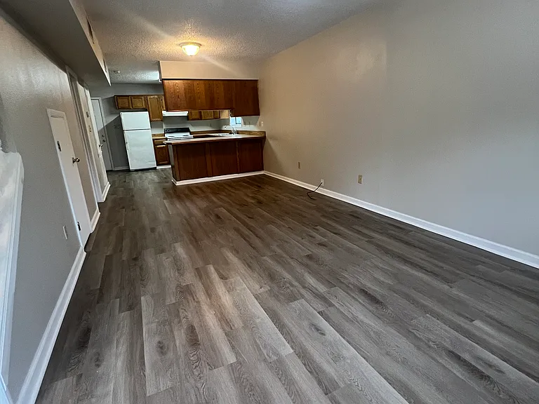 100 E Rock St #A — Photo 3