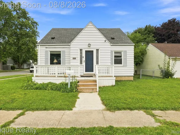 304 16th St, Port Huron, MI 48060