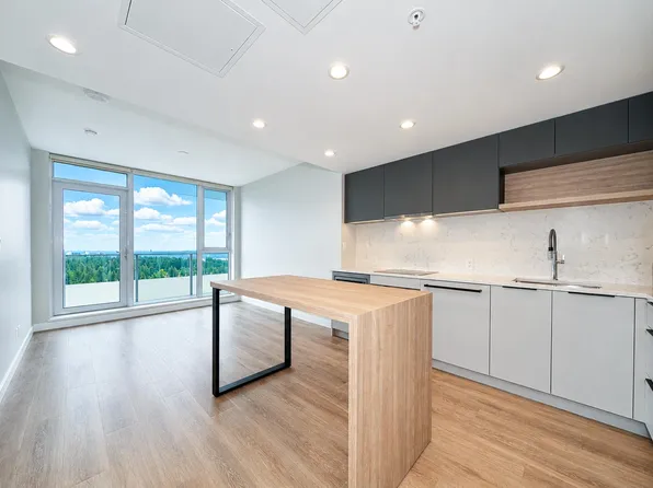 567 Emerson St #3502, Coquitlam, BC V3J 0G3