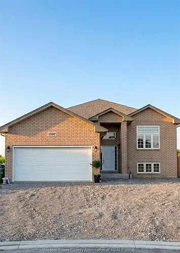 1097 Aspen Ridge Cres Photo 1