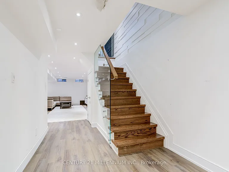 30 Queensmill Ct — Photo 37