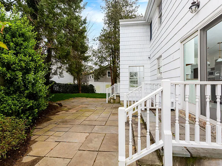 302 Sound Beach Ave — Photo 25