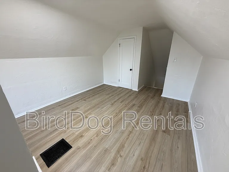 710-712 Frebis Ave #712 — Photo 8