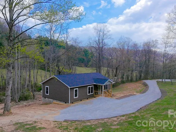 784 Bearwallow Mountain Rd, Hendersonville, NC 28792