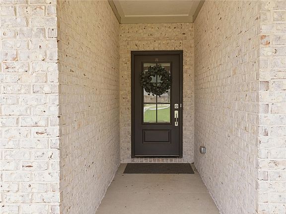 3rd image of 2505 Saddleback Ct
