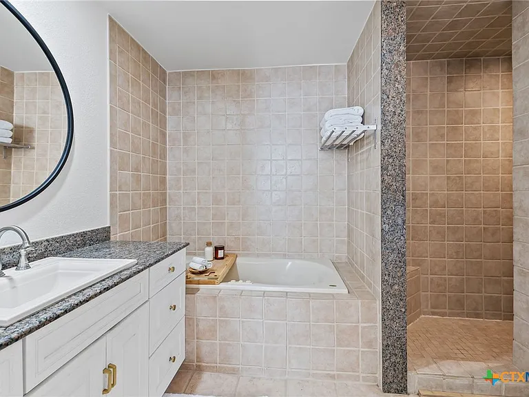 1113 W Oltorf St — Photo 17