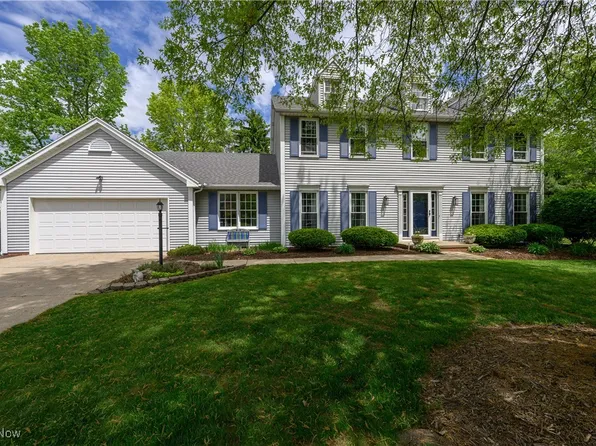 949 Southmoor Cir NE, Canton, OH 44721