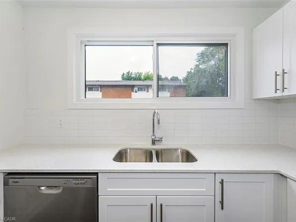 28 Woodman Dr N, Hamilton, ON L8H 2M5