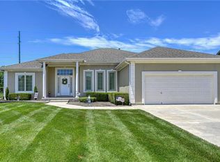 1124 SW Summit Hill Dr, Lees Summit, MO 64081