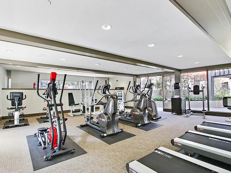 Woodcliff Apartments — Photo 47