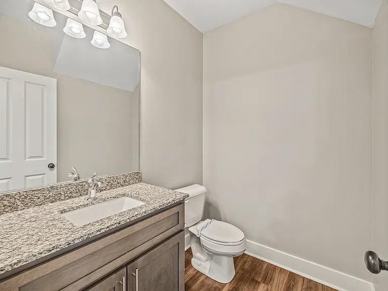 137 N Franklin Ave — Photo 10