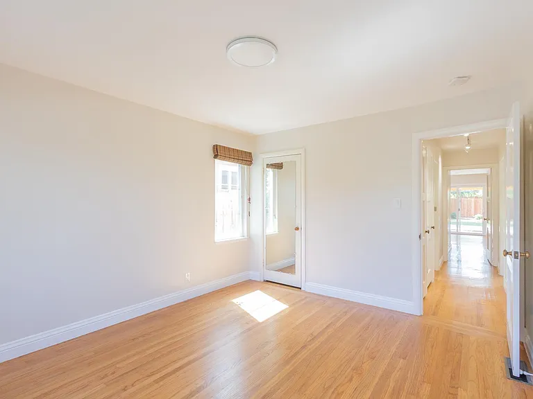 2716 Delaware Ave — Photo 9