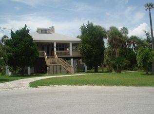 7107 Porpoise St, Weeki Wachee, FL 34607