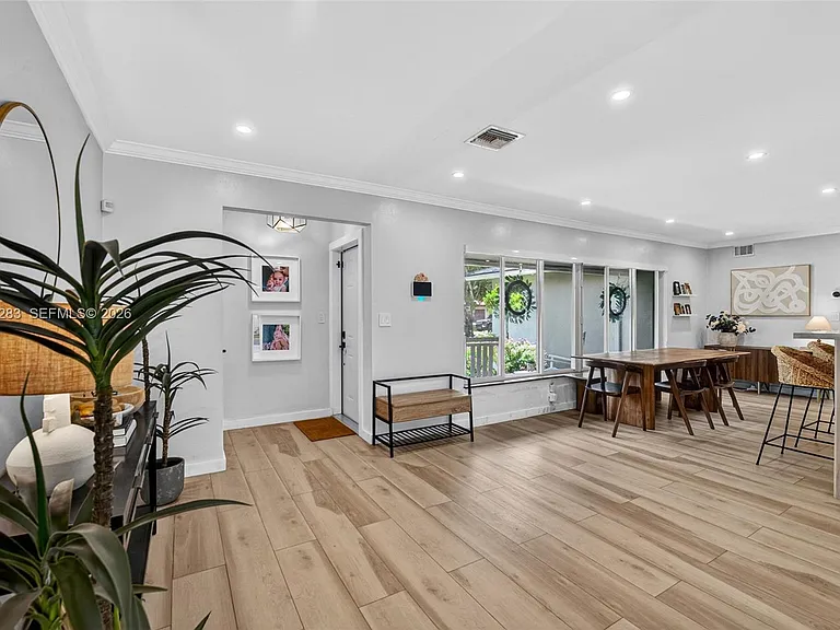 410 SW 55th Ave — Photo 10