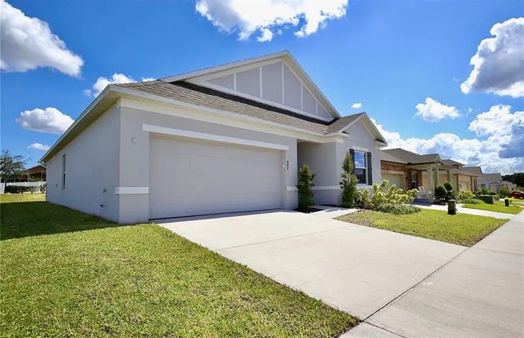 3 bed, 2.0 bath, 1616 sqft, $2,290 — Photo 2