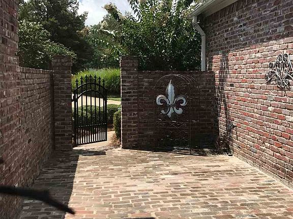 4th image of 418 Toulouse Dr