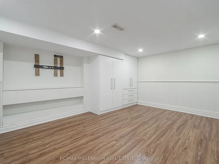 1285 Rebecca St — Photo 44