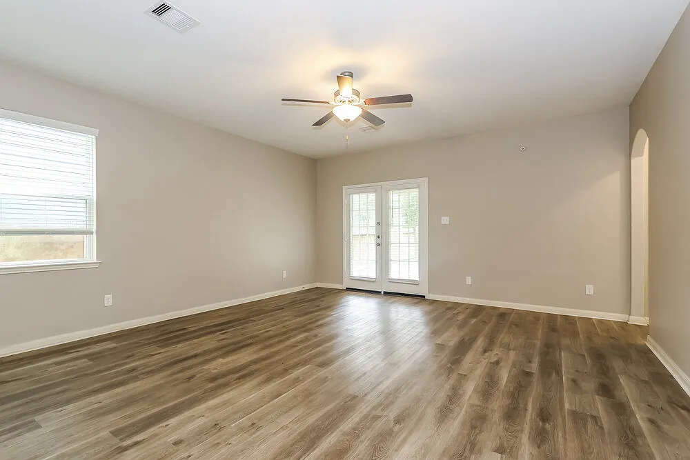 3 bed, 2.0 bath, 1510 sqft, $1,745 — Photo 4