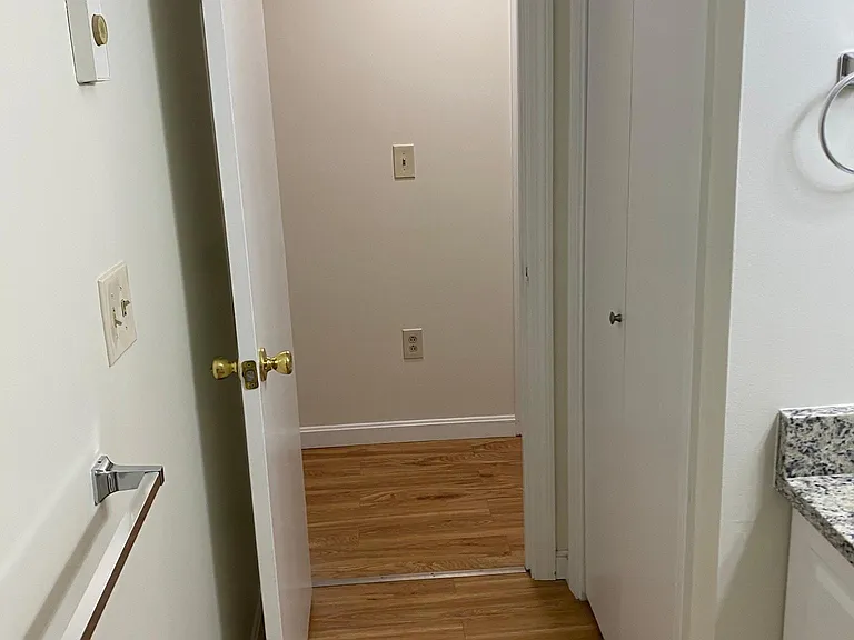20 Warner Ave #2C — Photo 15