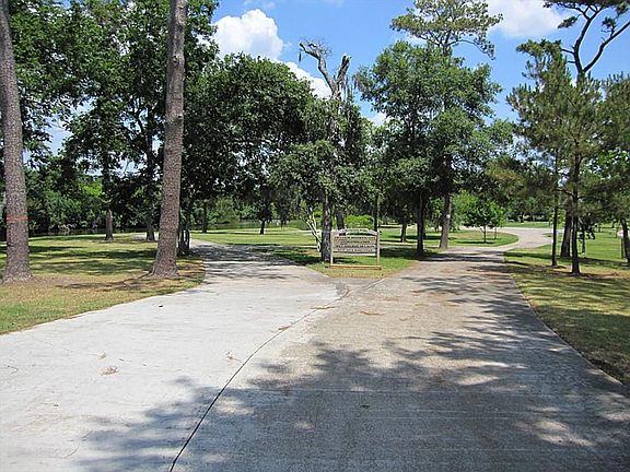 3rd image of 421 Creekside Dr