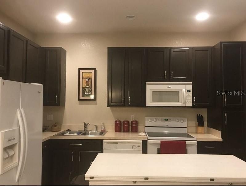 2nd image of 2440 Caravelle Cir