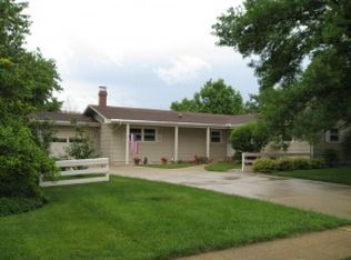 415 Taft Ave, Charleston, IL 61920