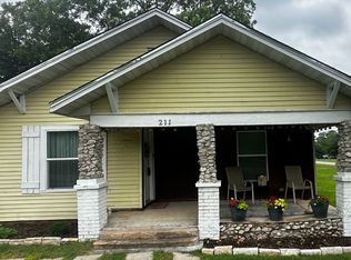 211 S Wickham St, Alvord, TX 76225