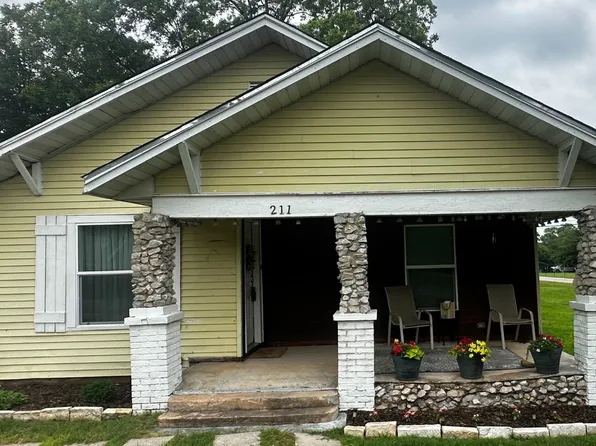 211 S Wickham St, Alvord, TX 76225