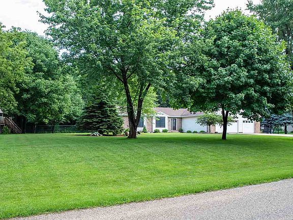 3rd image of 9737 Sylvan Dr