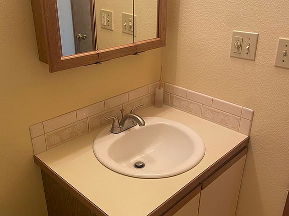 5th image of 934 Starfish Ct SW