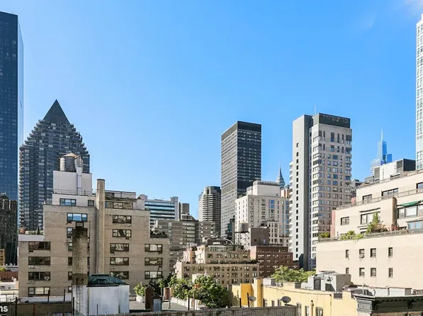 345 East 52nd Street image 8 of 11