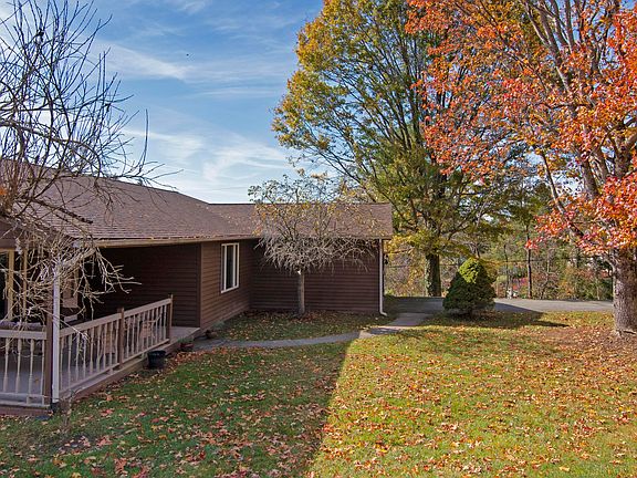 4th image of 140 Wiley Dr