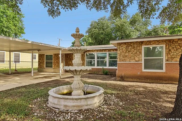 3 bed, 1.0 bath, 1500 sqft, $2,500 — Photo 2